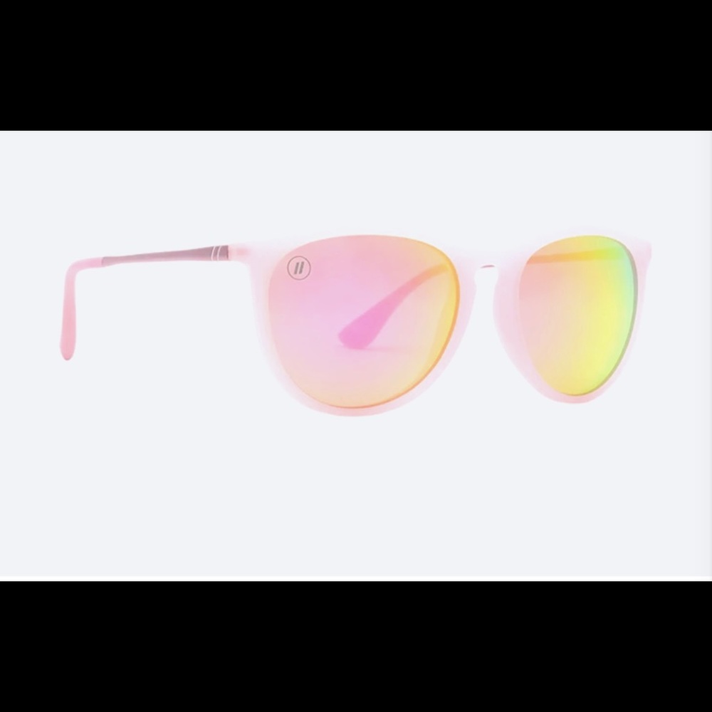 NWT Blenders Guava Queen Polarized Sunglasses - Soft Pink